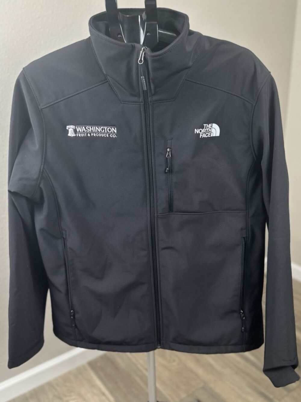 The North Face WindWall Men’s L Black Softshell Jacket Full Zip